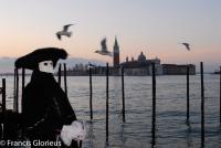 venise Venice-Carnival-Best-Of 46 Bauta and San Giorgio on sunrise with birds flying_DSC0557.thumb.jpg